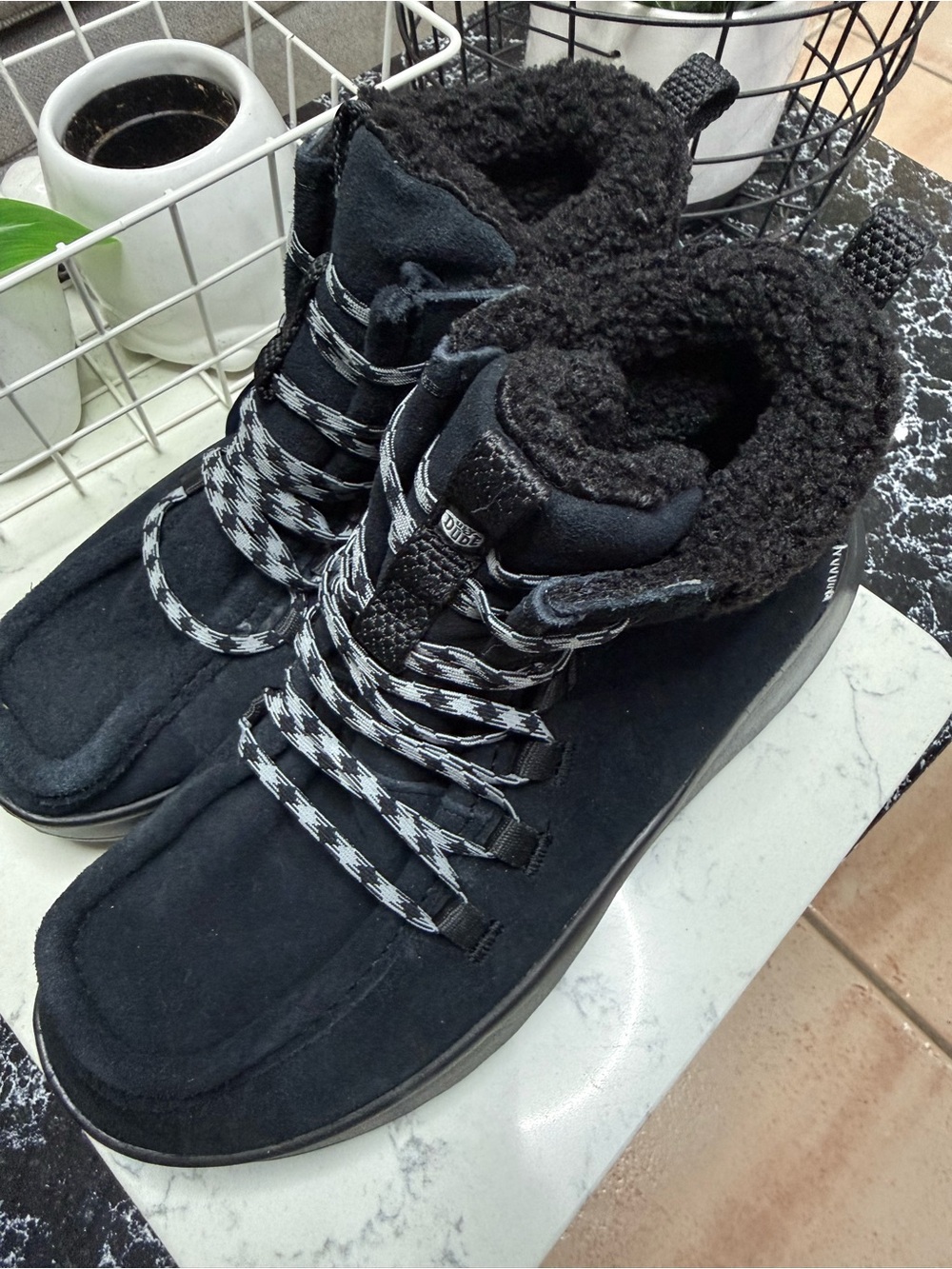 Hey dude women’s  Black Fleece-Lined Winter Sneakers